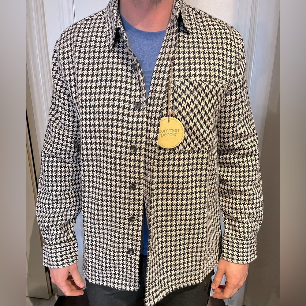 Common People NWT luxury men’s overshirt in houndstooth. Size L. Retail $159USD
